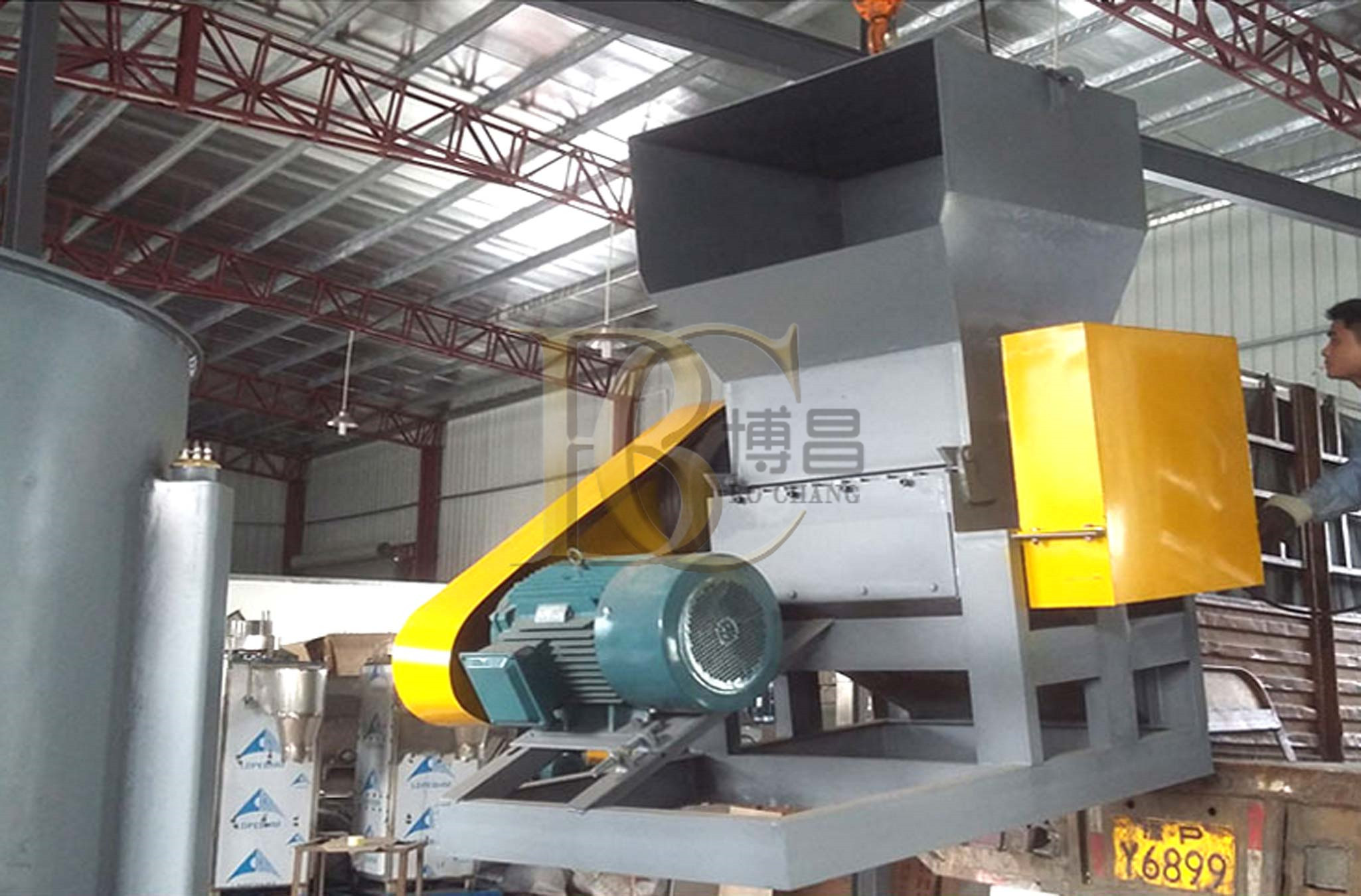 塑膠破碎機(jī)運輸操作使用不當(dāng)出現(xiàn)的問題