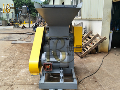 用塑膠破碎機(jī)破碎鞋底時要注意什么？